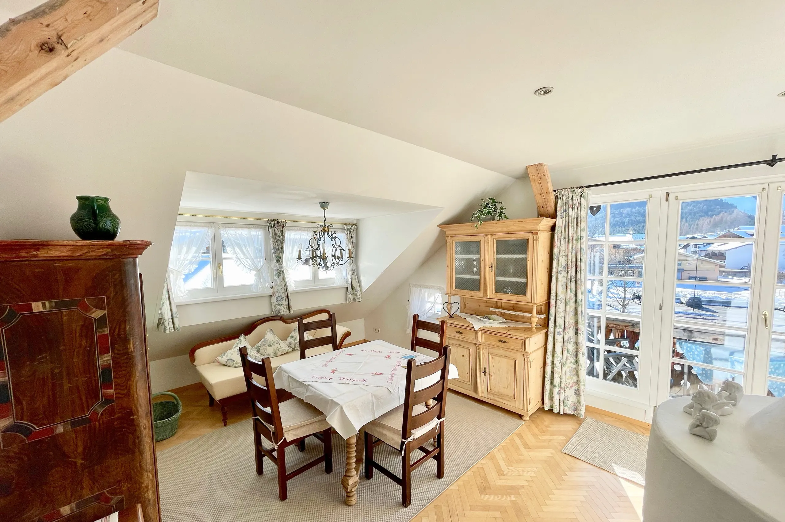 Apartamento 5 · Ático – Comedor