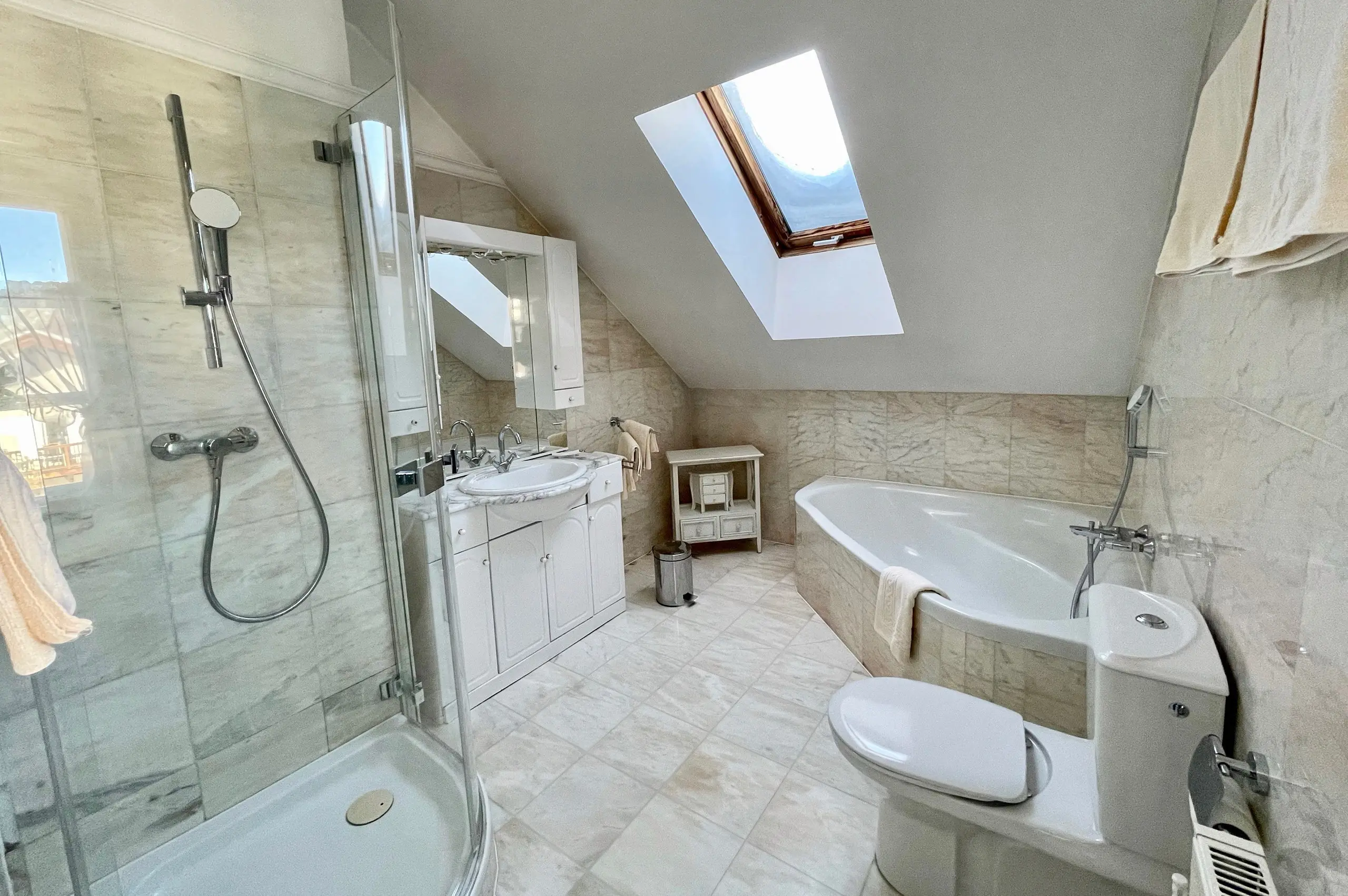 Apartamento 5 · Ático – Baño